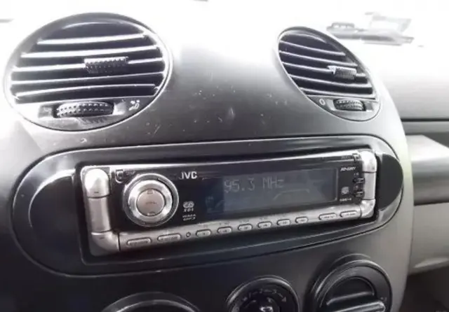 VOLKSWAGEN New Beetle 