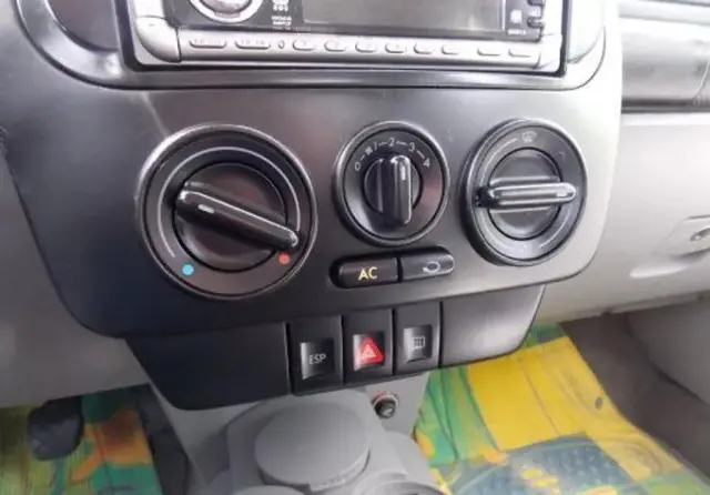 VOLKSWAGEN New Beetle 