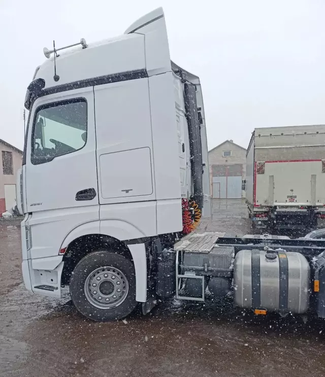 MERCEDES-BENZ Actros 