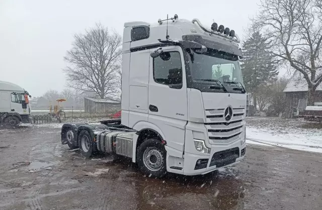 MERCEDES-BENZ Actros 