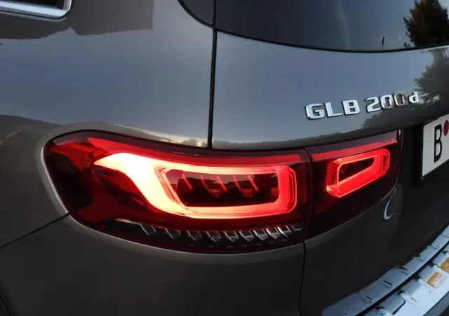 MERCEDES-BENZ GLB 200 d 8G-DCT EDITION 2022