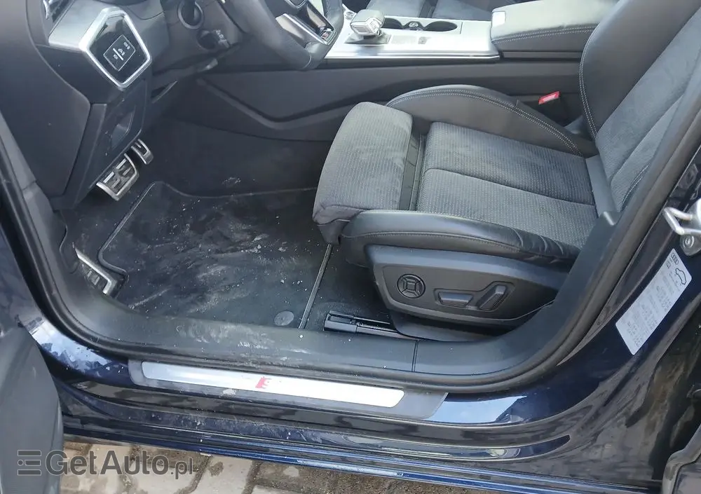 AUDI A6 Avant 50 TFSI e quattro S tronic S line