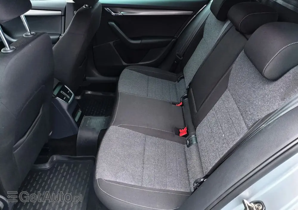 SKODA Octavia 1.6 TDI DSG Soleil