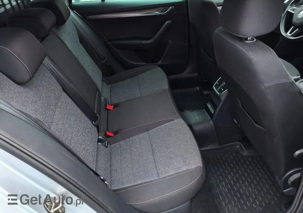 SKODA Octavia 1.6 TDI DSG Soleil