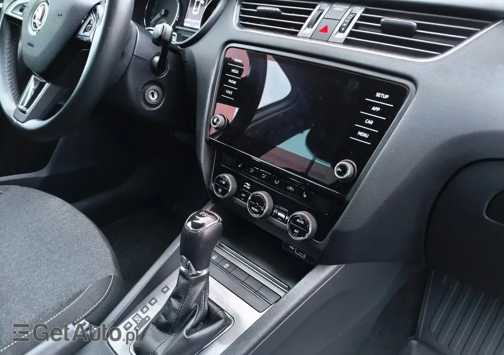 SKODA Octavia 1.6 TDI DSG Soleil