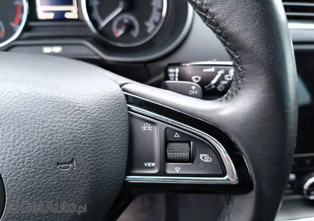 SKODA Octavia 1.6 TDI DSG Soleil