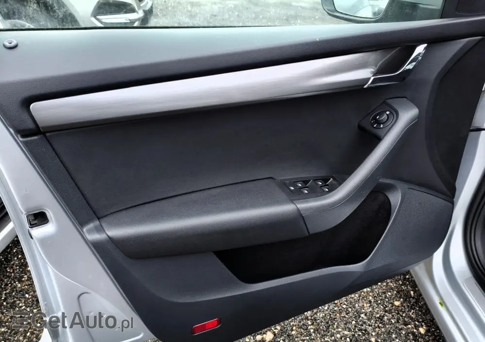 SKODA Octavia 1.6 TDI DSG Soleil