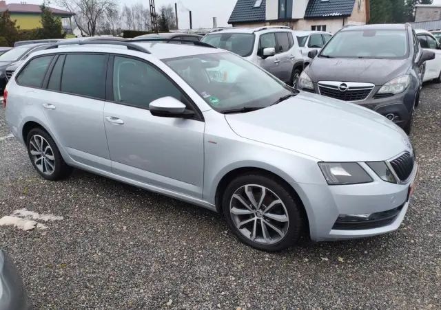 SKODA Octavia 1.6 TDI DSG Soleil