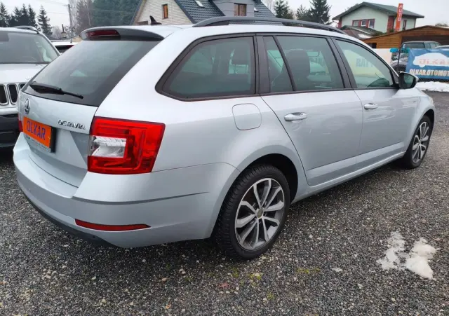 SKODA Octavia 1.6 TDI DSG Soleil