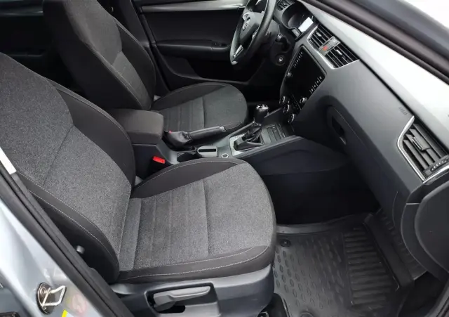 SKODA Octavia 1.6 TDI DSG Soleil