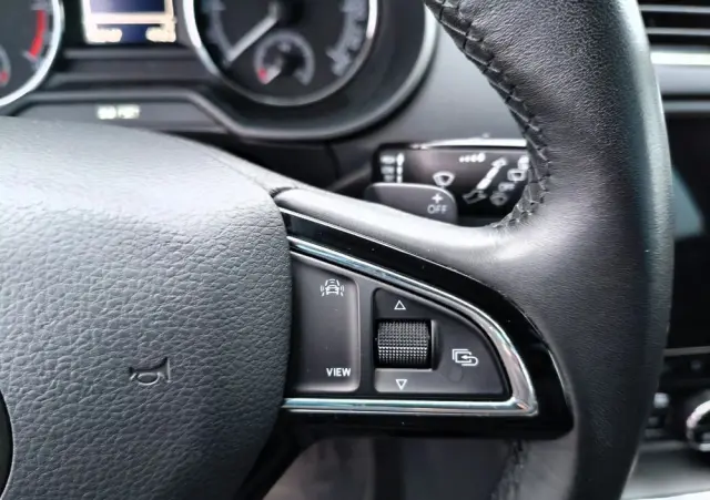 SKODA Octavia 1.6 TDI DSG Soleil