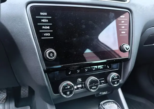 SKODA Octavia 1.6 TDI DSG Soleil