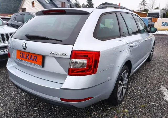 SKODA Octavia 1.6 TDI DSG Soleil