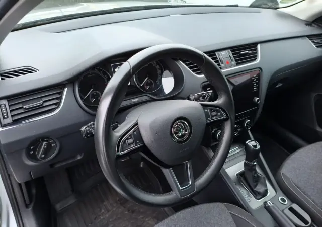 SKODA Octavia 1.6 TDI DSG Soleil