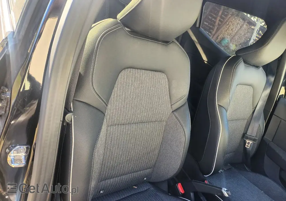 RENAULT Clio TCe 100 BUSINESS EDITION