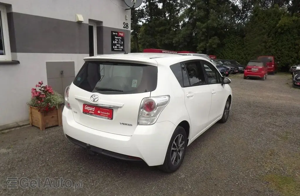 TOYOTA Verso 