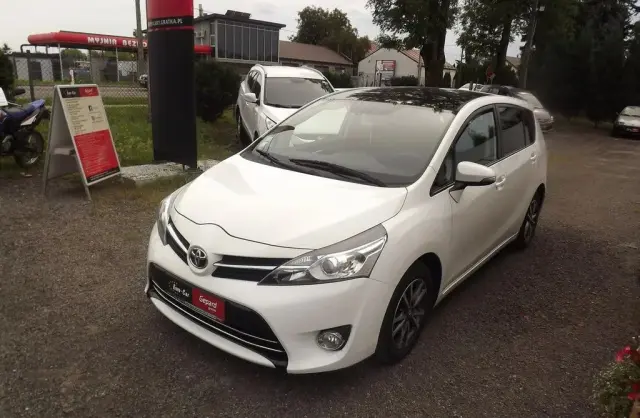 TOYOTA Verso 