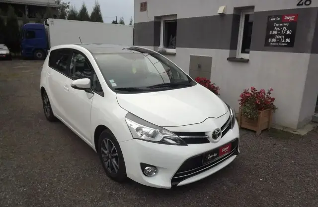 TOYOTA Verso 