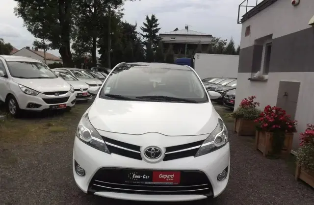 TOYOTA Verso 