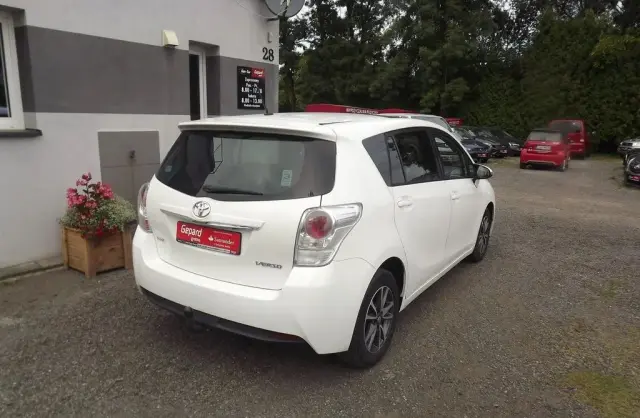TOYOTA Verso 