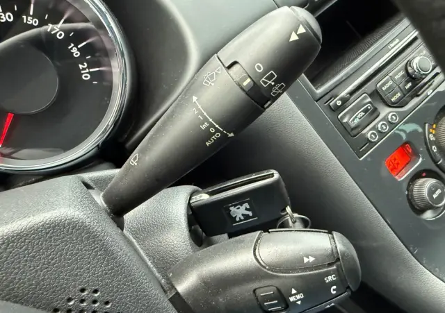 PEUGEOT 3008 HDi FAP 150 Active