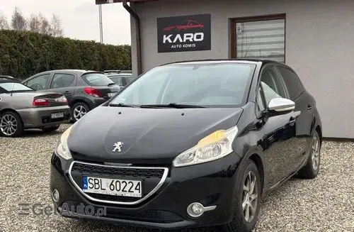 PEUGEOT 208 