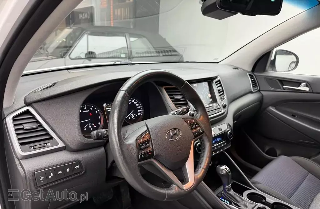 HYUNDAI Tucson 