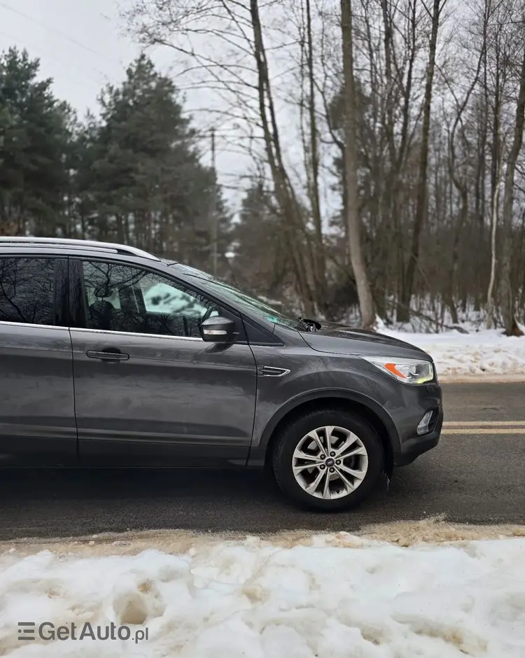 FORD Kuga 1.5 EcoBoost 2x4 Titanium