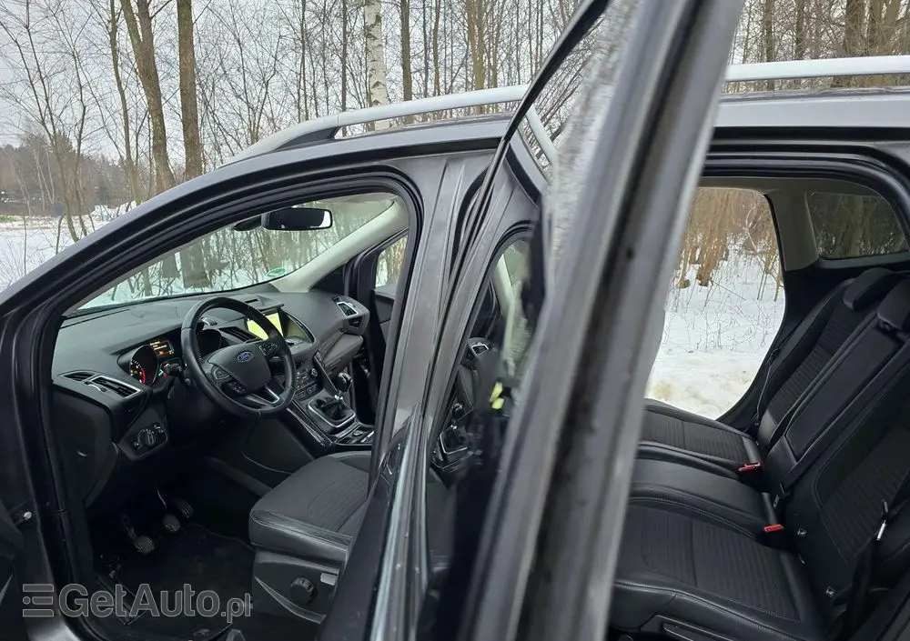 FORD Kuga 1.5 EcoBoost 2x4 Titanium