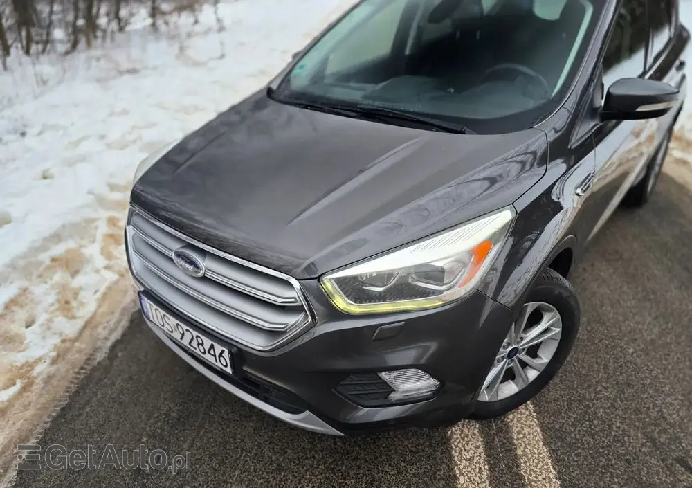 FORD Kuga 1.5 EcoBoost 2x4 Titanium