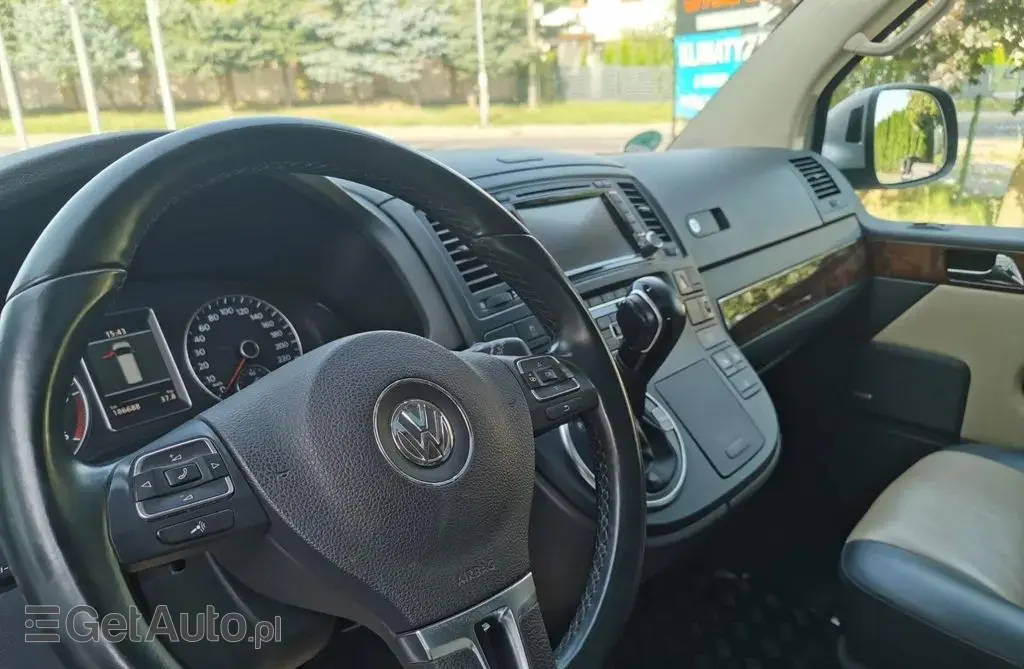VOLKSWAGEN Multivan 