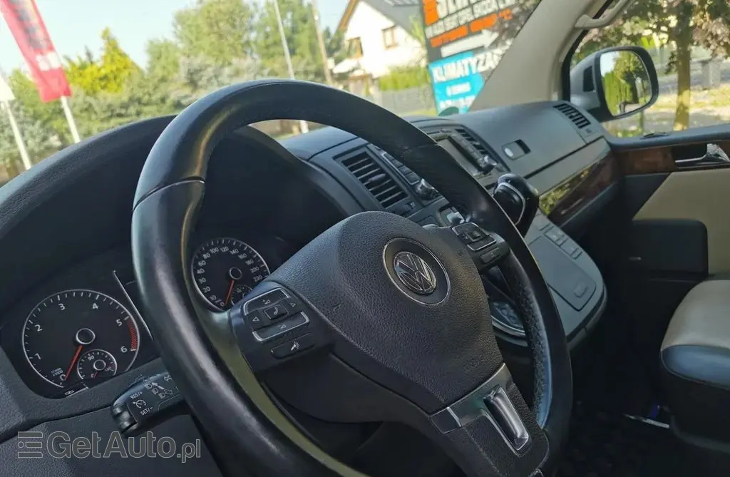 VOLKSWAGEN Multivan 