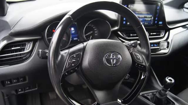 TOYOTA C-HR Dynamic