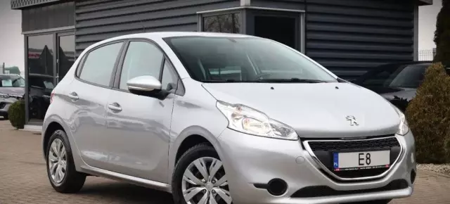 PEUGEOT 208 
