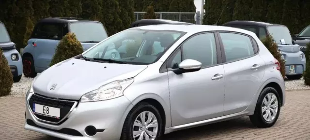PEUGEOT 208 