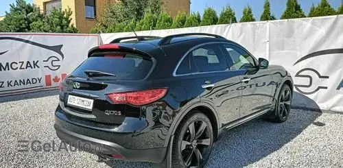 INFINITI QX70 