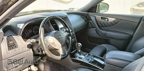 INFINITI QX70 
