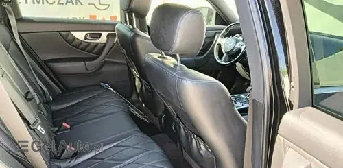 INFINITI QX70 
