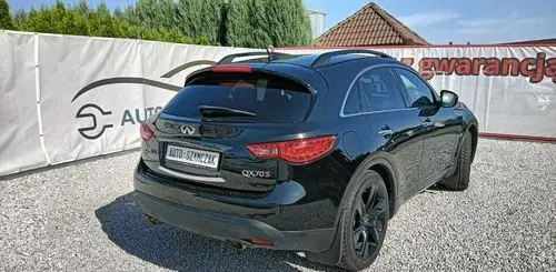 INFINITI QX70 