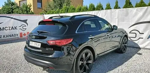 INFINITI QX70 
