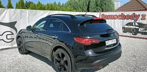 INFINITI QX70 