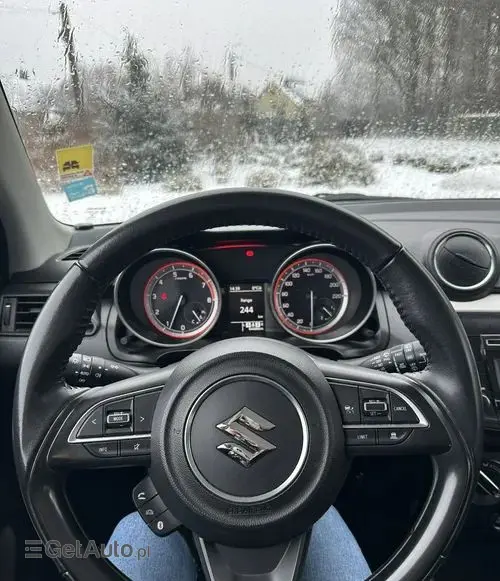 SUZUKI Swift 