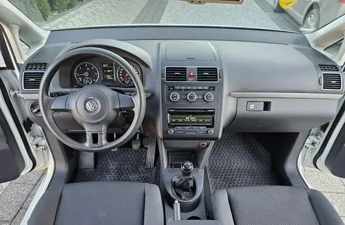 VOLKSWAGEN Touran 