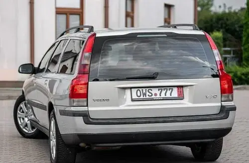 VOLVO V70 