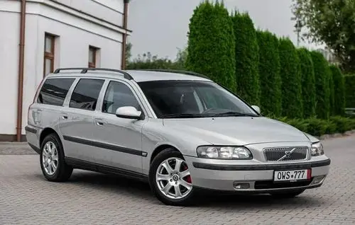 VOLVO V70 