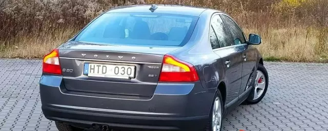 VOLVO S80 