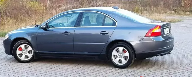 VOLVO S80 