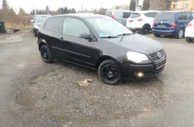 VOLKSWAGEN Polo 