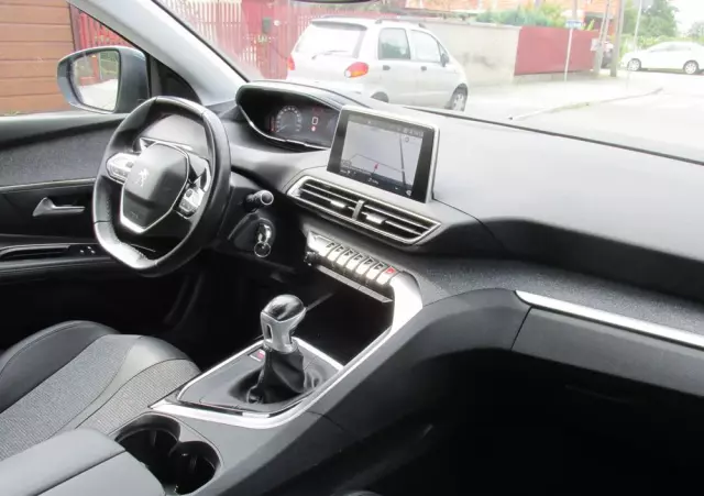 PEUGEOT 5008 1.5 BlueHDi Allure S&S