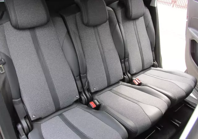 PEUGEOT 5008 1.5 BlueHDi Allure S&S